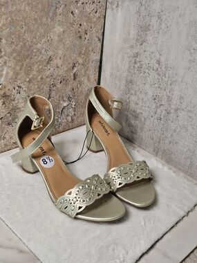 WHIT Women's Champagne Gold Block Heel Sandals with Laser-Cut Toe Strap